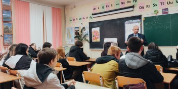 Андрей Колпаков провел открытый урок для десятиклассников калужской школы